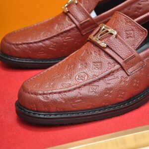 LOUIS VUITTON MAJOR LOAFER - T104