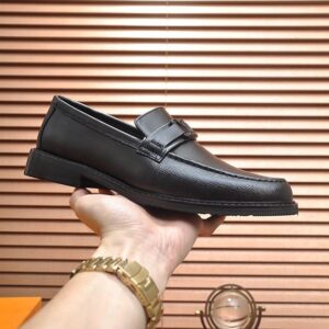 LOUIS VUITTON MAJOR LOAFER - T105