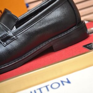 LOUIS VUITTON MAJOR LOAFER - T105