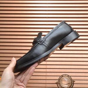 LOUIS VUITTON MAJOR LOAFER - T105