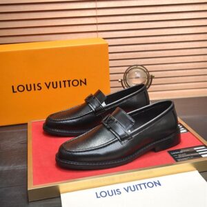 LOUIS VUITTON MAJOR LOAFER - T105