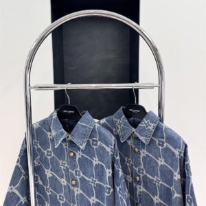 LOUIS VUITTON MONOGRAM PRINTED SHORT-SLEEVED DENIM SHIRT - V053