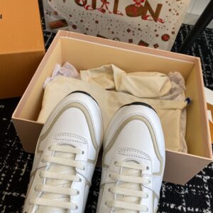 LOUIS VUITTON NEO RUN AWAY SNEAKER - L125