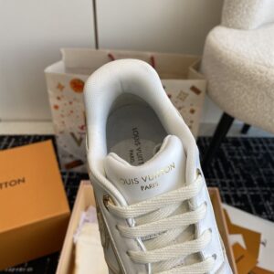 LOUIS VUITTON NEO RUN AWAY SNEAKER - L125