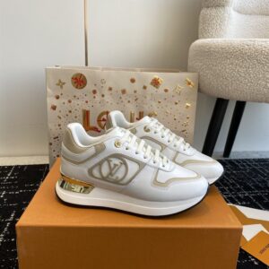 LOUIS VUITTON NEO RUN AWAY SNEAKER - L125