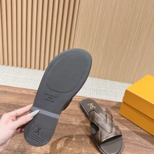 LOUIS VUITTON OASIS MULE - S073