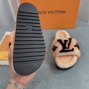 LOUIS VUITTON PASEO FLAT COMFORT MULE - S126