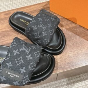 LOUIS VUITTON POOL PILLOW FLAT COMFORT MULE - S047