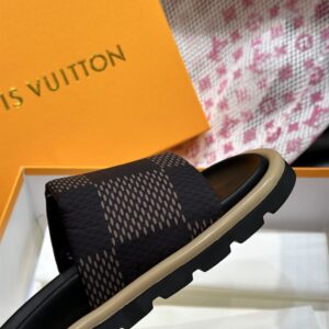 LOUIS VUITTON POOL PILLOW FLAT COMFORT MULE - S050