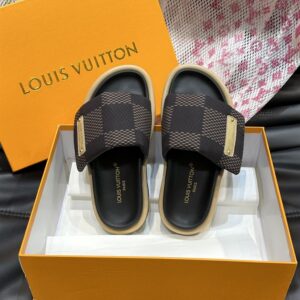 LOUIS VUITTON POOL PILLOW FLAT COMFORT MULE - S050