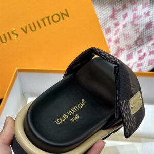 LOUIS VUITTON POOL PILLOW FLAT COMFORT MULE - S050