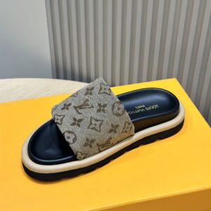 LOUIS VUITTON POOL PILLOW FLAT COMFORT MULE - S054