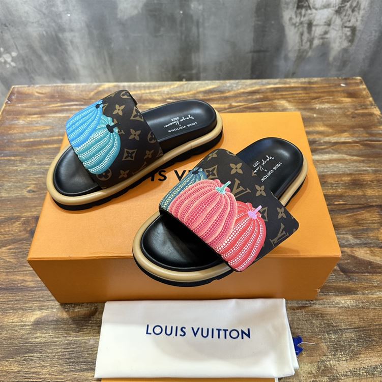 LOUIS VUITTON POOL PILLOW FLAT COMFORT MULE - S101