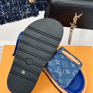 LOUIS VUITTON POOL PILLOW FLAT COMFORT MULE - S113