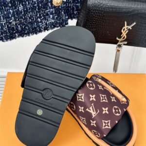 LOUIS VUITTON POOL PILLOW FLAT COMFORT MULE - S114