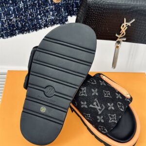 LOUIS VUITTON POOL PILLOW FLAT COMFORT MULE - S115