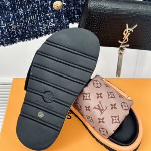 LOUIS VUITTON POOL PILLOW FLAT COMFORT MULE - S116