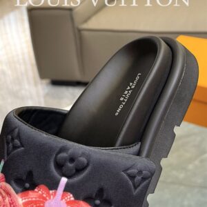 LOUIS VUITTON POOL PILLOW FLAT COMFORT MULE - S130