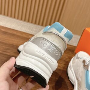 LOUIS VUITTON RUN 55 SNEAKER - L117