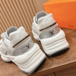 LOUIS VUITTON RUN 55 SNEAKER - L118