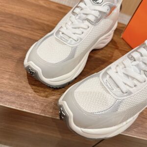 LOUIS VUITTON RUN 55 SNEAKER - L118