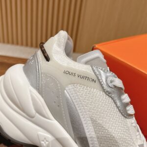 LOUIS VUITTON RUN 55 SNEAKER - L118