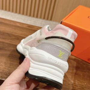 LOUIS VUITTON RUN 55 SNEAKER - L119