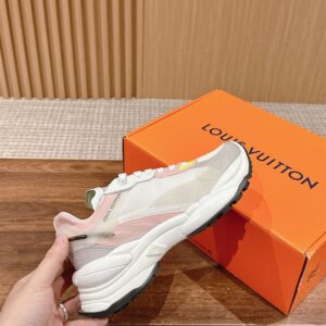 LOUIS VUITTON RUN 55 SNEAKER - L119