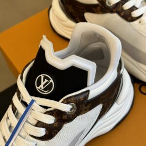 LOUIS VUITTON RUN 55 SNEAKER - L131