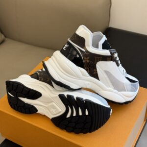 LOUIS VUITTON RUN 55 SNEAKER - L131