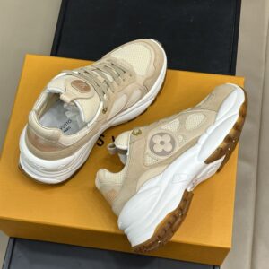 LOUIS VUITTON RUN 55 SNEAKER BEIGE - L112