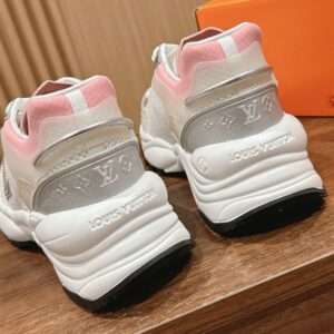 LOUIS VUITTON RUN 55 SNEAKER PINK - L116