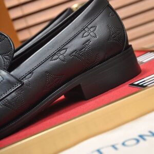 LOUIS VUITTON SORBONNE LOAFER - T046