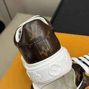 LOUIS VUITTON TIME OUT SNEAKER - L101