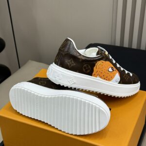 LOUIS VUITTON TIME OUT SNEAKER - L101