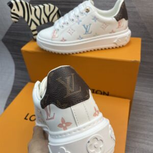 LOUIS VUITTON TIME OUT SNEAKER - L113