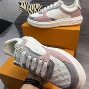 LOUIS VUITTON TIME OUT SNEAKER - L114