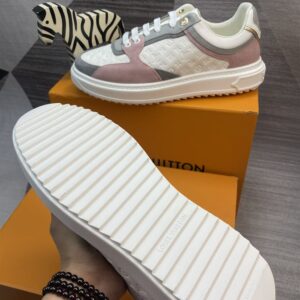 LOUIS VUITTON TIME OUT SNEAKER - L114