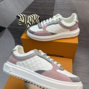 LOUIS VUITTON TIME OUT SNEAKER - L114