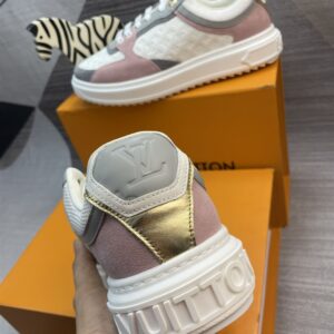 LOUIS VUITTON TIME OUT SNEAKER - L114