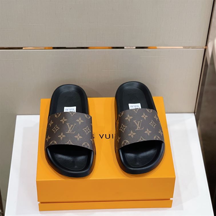 LOUIS VUITTON WATERFRONT MULE - S075