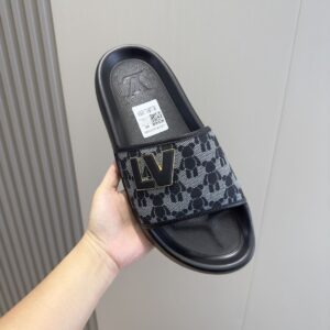 LOUIS VUITTON WATERFRONT MULE - S081