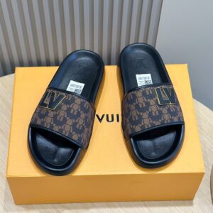 LOUIS VUITTON WATERFRONT MULE - S088