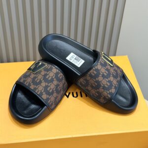 LOUIS VUITTON WATERFRONT MULE - S088