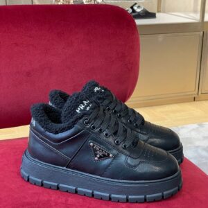 PRADA BLACK LEATHER AND SHEARL