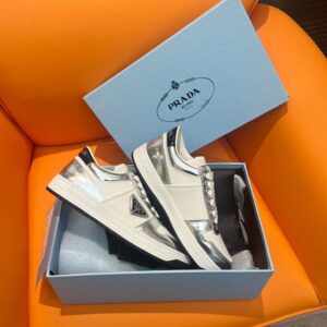 PRADA DOWNTOWN PATENT LEATHER SNEAKERS WHITE SILVER - P032