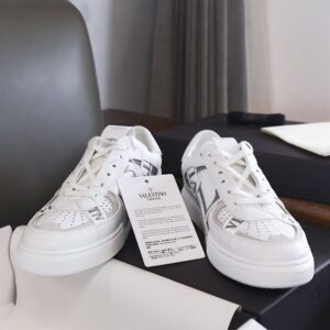 VALENTINO LOW-TOP CALFSKIN VL7N SNEAKER WITH BANDS - TM033