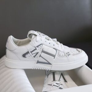 VALENTINO LOW-TOP CALFSKIN VL7N SNEAKER WITH BANDS - TM033