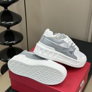 VALENTINO LOW-TOP ONE STUD XL SNEAKER IN PERFORATED NAPPA LEATHER - TM013