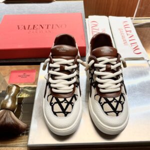 VALENTINO ONE STUD XL LOW-TOP SNEAKER IN NAPPA LEATHER AND TOILE ICONOGRAPHE FABRIC - TM026